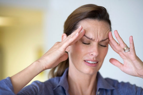 Các triệu chứng của bệnh đau đầu mất ngủ 1